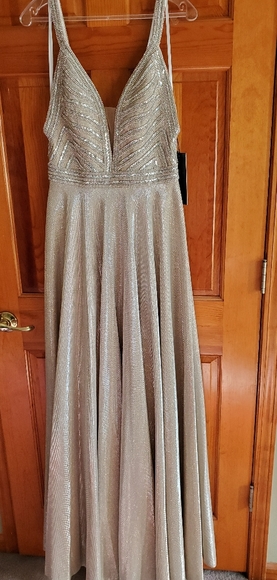 Evening/Prom gown - Picture 2 of 6